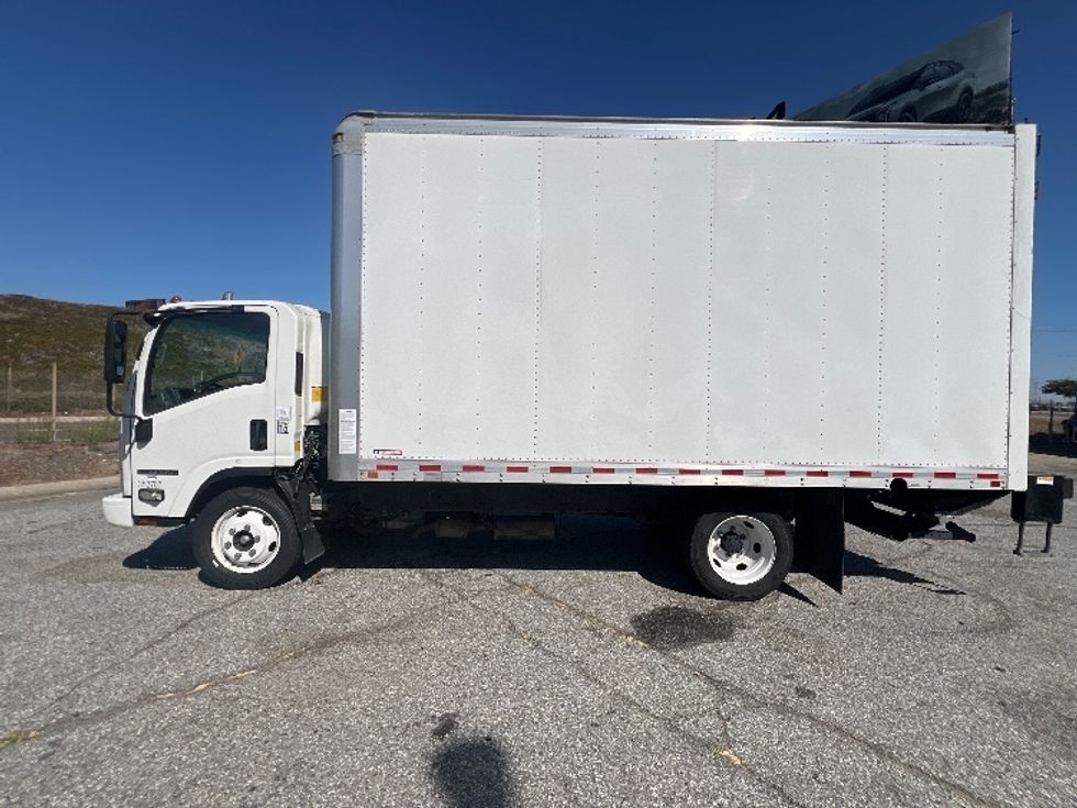 2019 Isuzu NPR photo 4