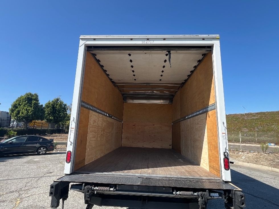2019 Isuzu NPR photo 7