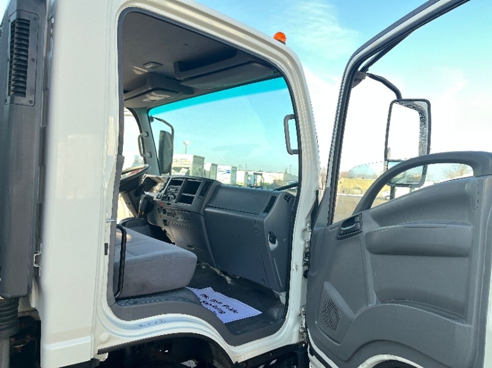 Light Duty Box Truck-Light and Medium Duty Trucks-Isuzu-2019-NPR EFI-Warren-MI-91,887\n\t\tmiles-$ 33,500 - Image 20
