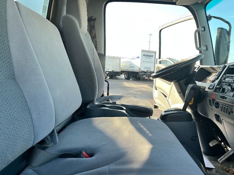 Light Duty Box Truck-Light and Medium Duty Trucks-Isuzu-2019-NPR EFI-Warren-MI-91,887\n\t\tmiles-$ 33,500 - Image 22