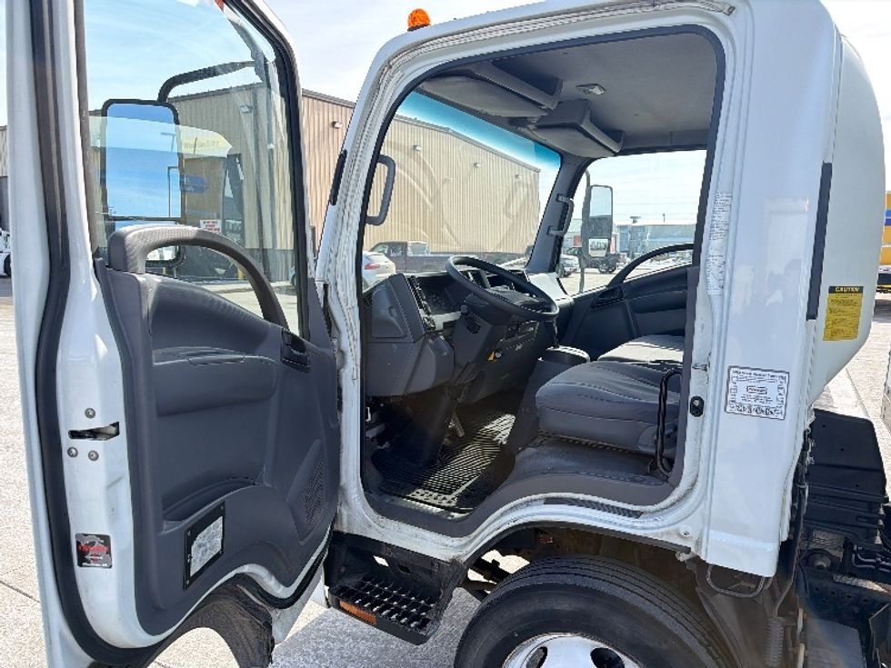 Light Duty Box Truck-Light and Medium Duty Trucks-Isuzu-2019-NPR EFI-West Fargo-ND-194,603\n\t\tmiles-$ 20,250 - Image 16