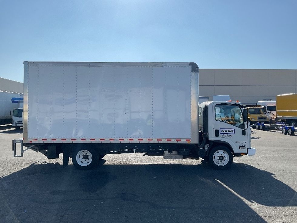 Light Duty Box Truck-Light and Medium Duty Trucks-Isuzu-2019-NPR EFI-West Sacramento-CA-75,182\n\t\tmiles-$ 41,750 - Image 15