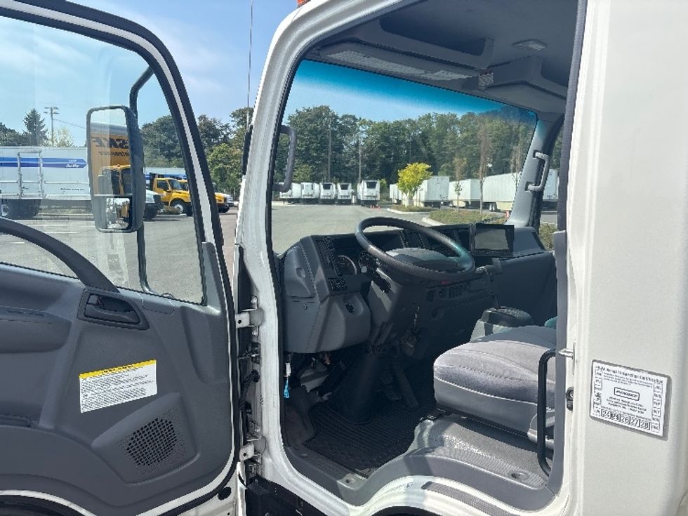 Light Duty Box Truck-Light and Medium Duty Trucks-Isuzu-2019-NPR-Everett-WA-46,703\n\t\tmiles-$ 47,750 - Image 16