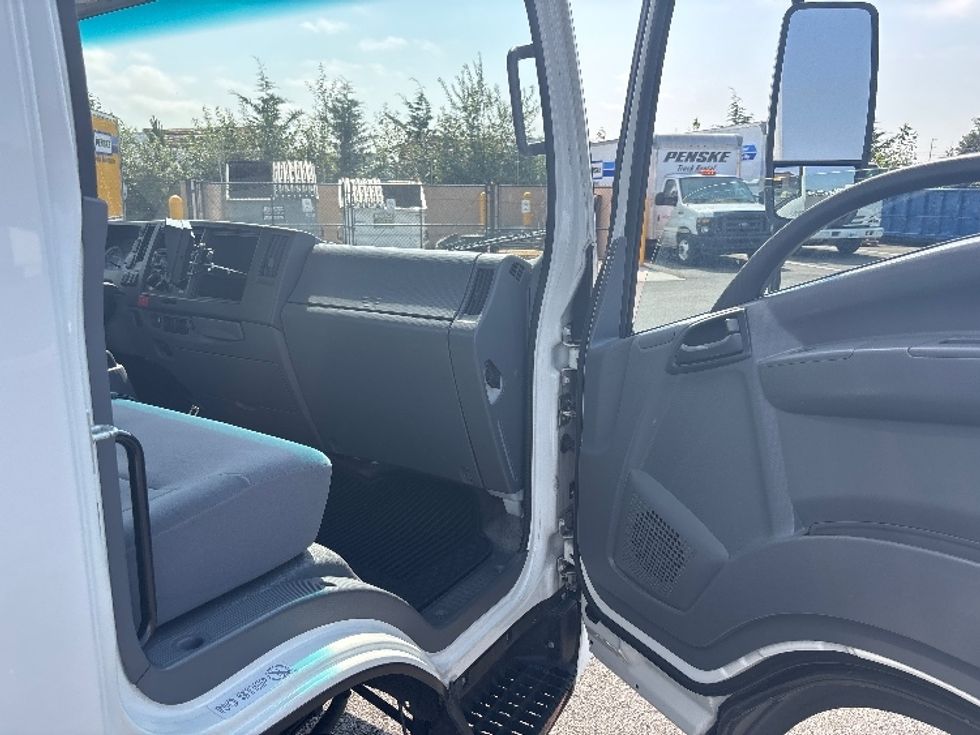 Light Duty Box Truck-Light and Medium Duty Trucks-Isuzu-2019-NPR-Everett-WA-46,703\n\t\tmiles-$ 47,750 - Image 20