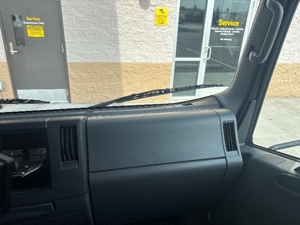 Light Duty Box Truck-Light and Medium Duty Trucks-Isuzu-2019-NPR-Everett-WA-46,703\n\t\tmiles-$ 47,750 - Image 21