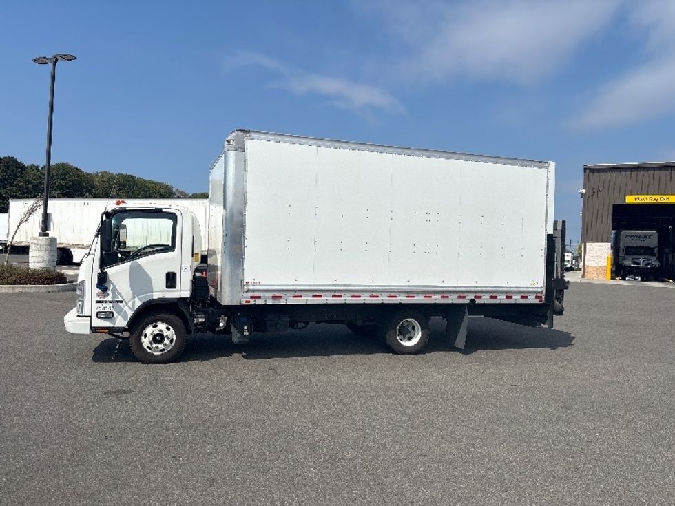 Light Duty Box Truck-Light and Medium Duty Trucks-Isuzu-2019-NPR-Everett-WA-46,703\n\t\tmiles-$ 47,750 - Image 4