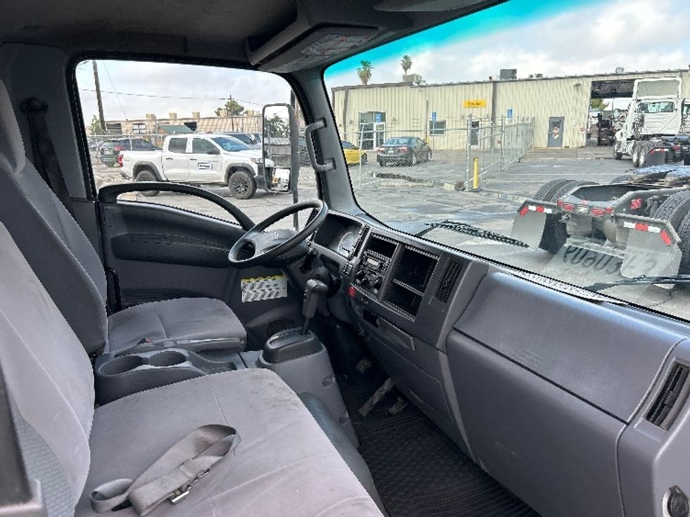 Light Duty Box Truck-Light and Medium Duty Trucks-Isuzu-2019-NPR-Fresno-CA-133,386\n\t\tmiles-$ 38,750 - Image 21