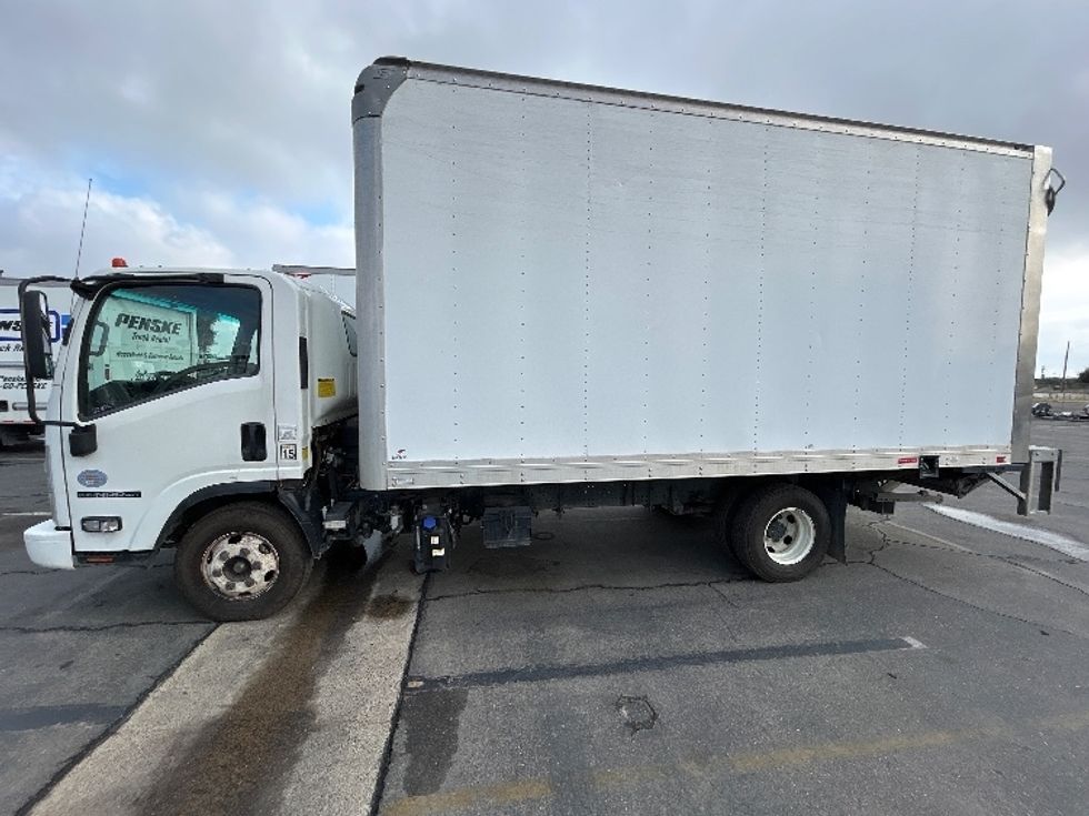 Light Duty Box Truck-Light and Medium Duty Trucks-Isuzu-2019-NPR-Fresno-CA-133,386\n\t\tmiles-$ 38,750 - Image 4