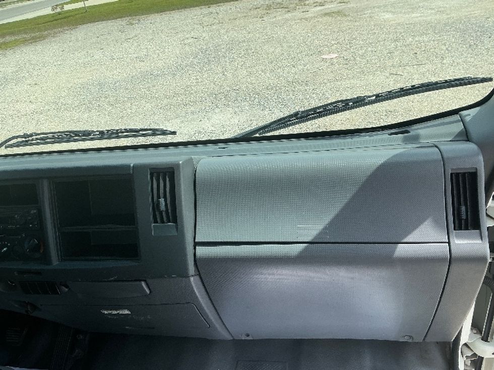 Light Duty Box Truck-Light and Medium Duty Trucks-Isuzu-2019-NPR-Gulfport-MS-133,847\n\t\tmiles-$ 36,500 - Image 21
