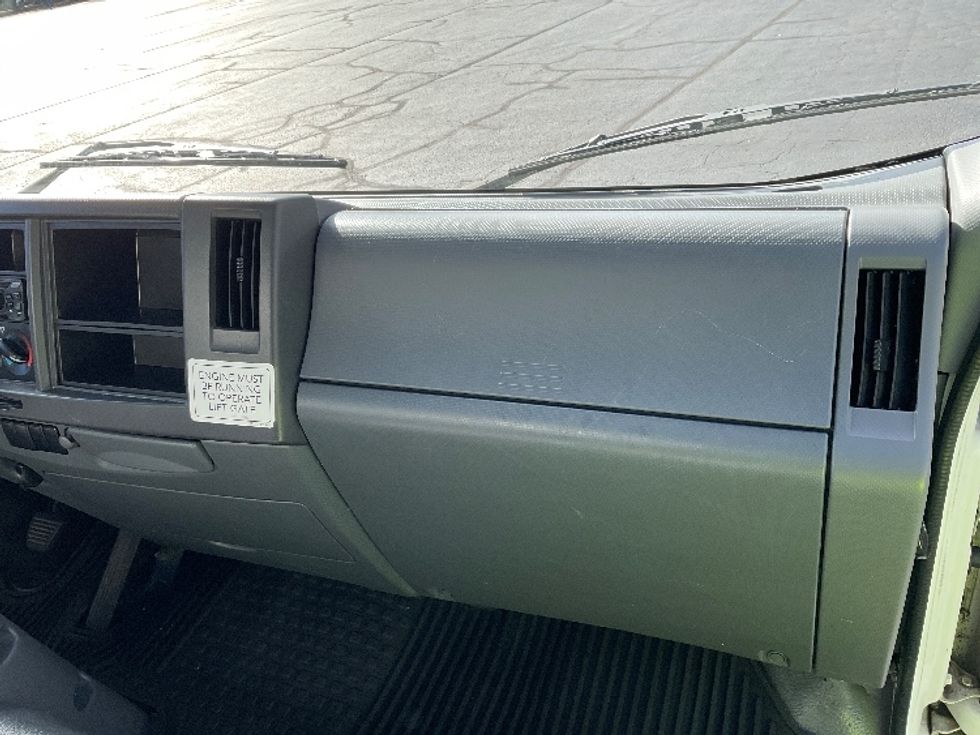 Light Duty Box Truck-Light and Medium Duty Trucks-Isuzu-2019-NPR-Kennesaw-GA-102,011\n\t\tmiles-$ 42,750 - Image 21