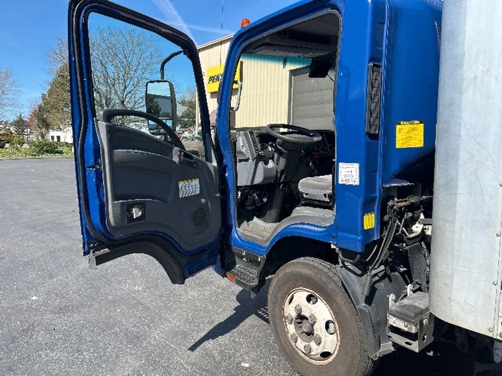 Light Duty Box Truck-Light and Medium Duty Trucks-Isuzu-2019-NPR-Kent-WA-135,222\n\t\tmiles-$ 36,000 - Image 14