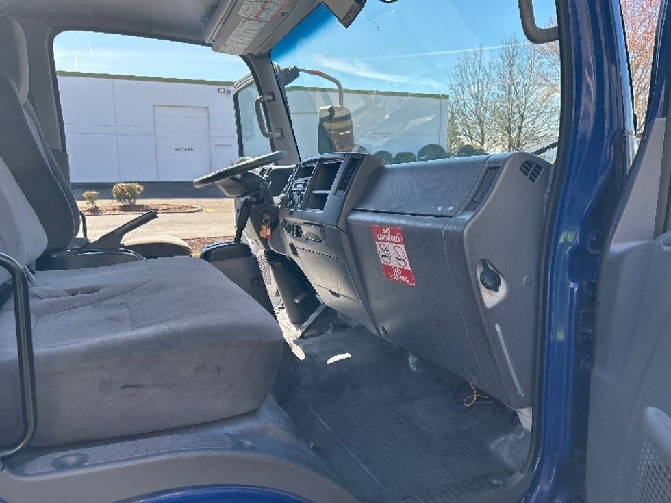 Light Duty Box Truck-Light and Medium Duty Trucks-Isuzu-2019-NPR-Kent-WA-135,222\n\t\tmiles-$ 36,000 - Image 20