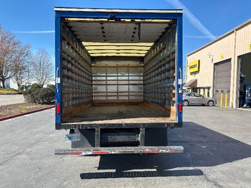 Light Duty Box Truck-Light and Medium Duty Trucks-Isuzu-2019-NPR-Kent-WA-135,222\n\t\tmiles-$ 36,000 - Image 8