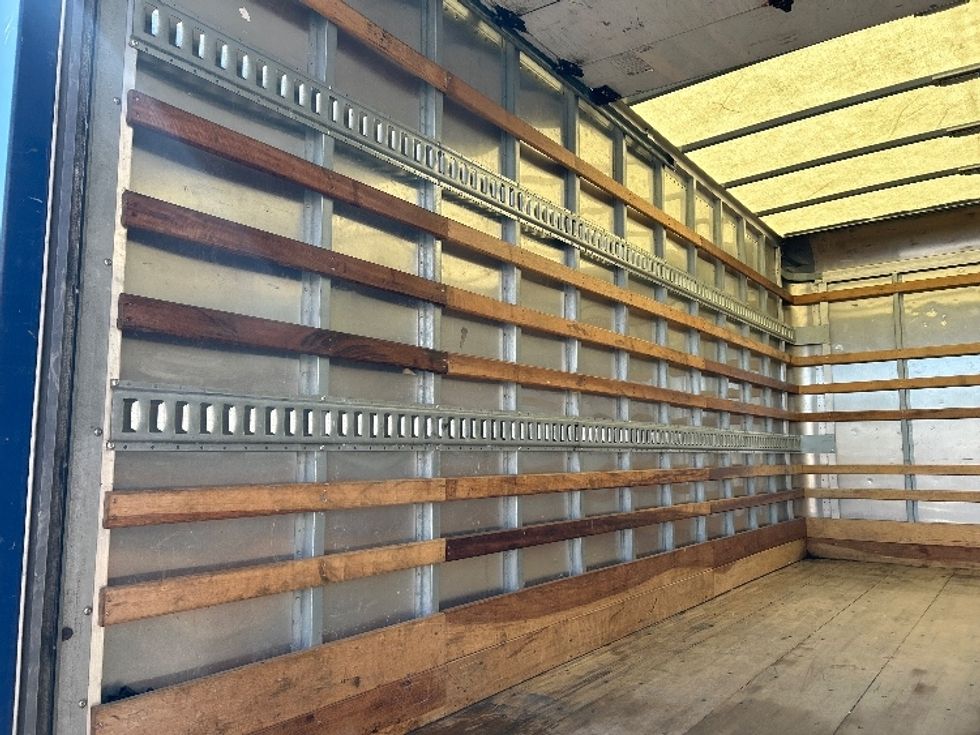Light Duty Box Truck-Light and Medium Duty Trucks-Isuzu-2019-NPR-Kent-WA-135,222\n\t\tmiles-$ 36,000 - Image 9