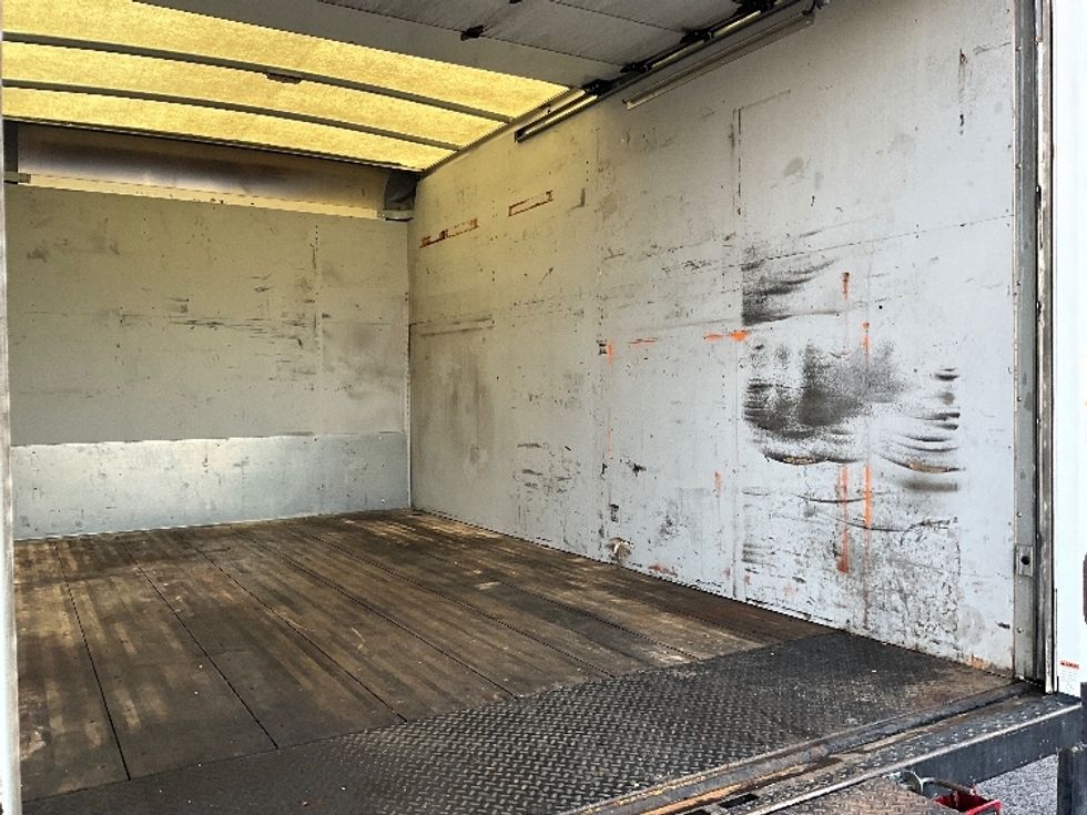 Light Duty Box Truck-Light and Medium Duty Trucks-Isuzu-2019-NPR-Portland-OR-90,240\n\t\tmiles-$ 41,250 - Image 12