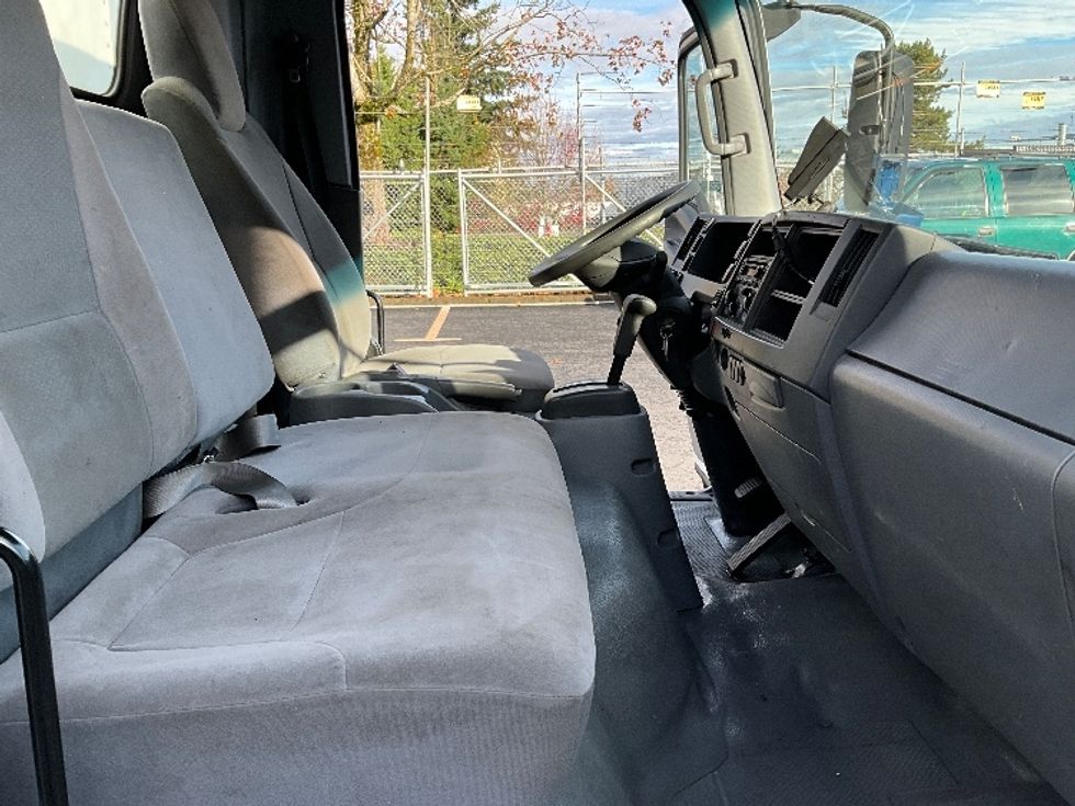 Light Duty Box Truck-Light and Medium Duty Trucks-Isuzu-2019-NPR-Portland-OR-90,240\n\t\tmiles-$ 41,250 - Image 22