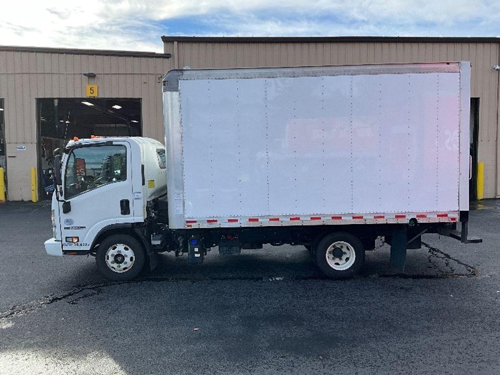 Light Duty Box Truck-Light and Medium Duty Trucks-Isuzu-2019-NPR-Portland-OR-90,240\n\t\tmiles-$ 41,250 - Image 4