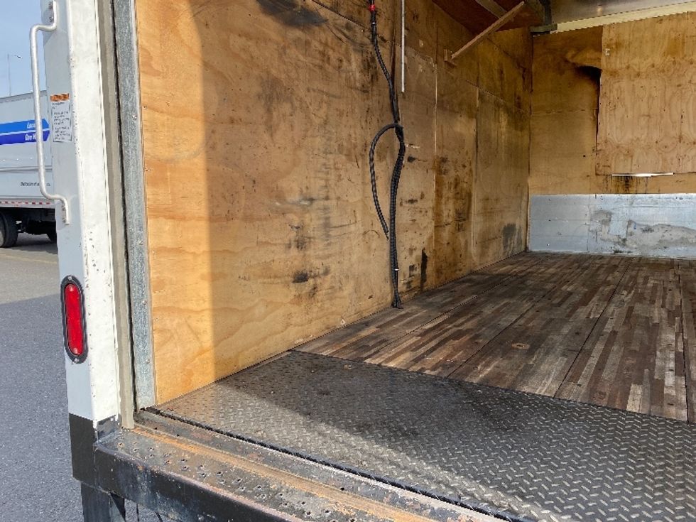 Light Duty Box Truck-Light and Medium Duty Trucks-Isuzu-2019-NPR-Seattle-WA-86,537\n\t\tmiles-$ 43,250 - Image 11