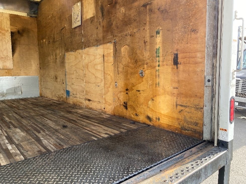 Light Duty Box Truck-Light and Medium Duty Trucks-Isuzu-2019-NPR-Seattle-WA-86,537\n\t\tmiles-$ 43,250 - Image 12