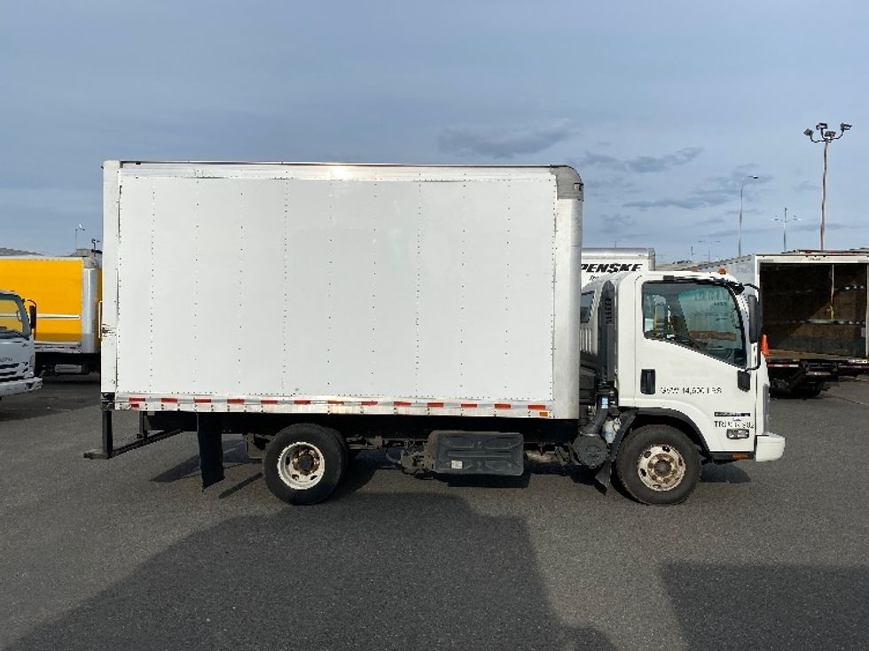 Light Duty Box Truck-Light and Medium Duty Trucks-Isuzu-2019-NPR-Seattle-WA-86,537\n\t\tmiles-$ 43,250 - Image 15