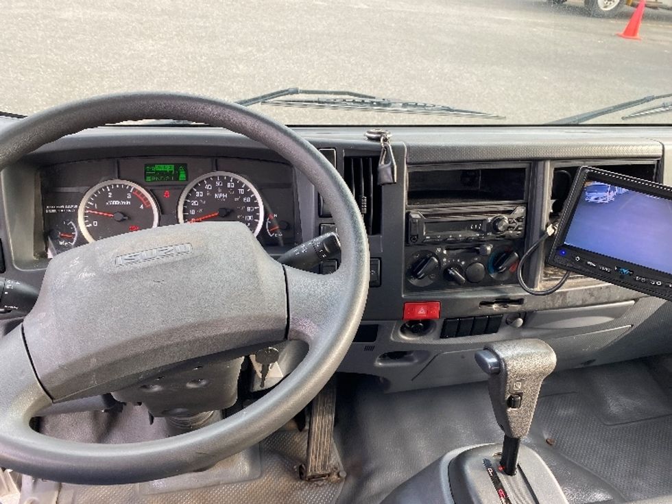 Light Duty Box Truck-Light and Medium Duty Trucks-Isuzu-2019-NPR-Seattle-WA-86,537\n\t\tmiles-$ 43,250 - Image 18