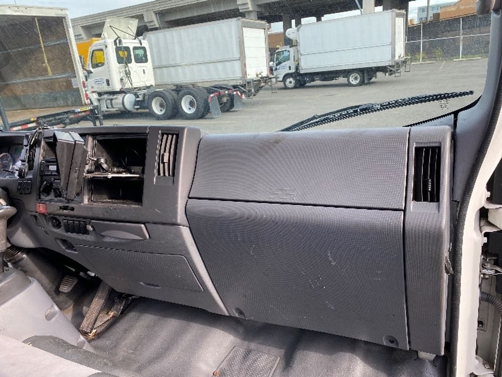 Light Duty Box Truck-Light and Medium Duty Trucks-Isuzu-2019-NPR-Seattle-WA-86,537\n\t\tmiles-$ 43,250 - Image 21