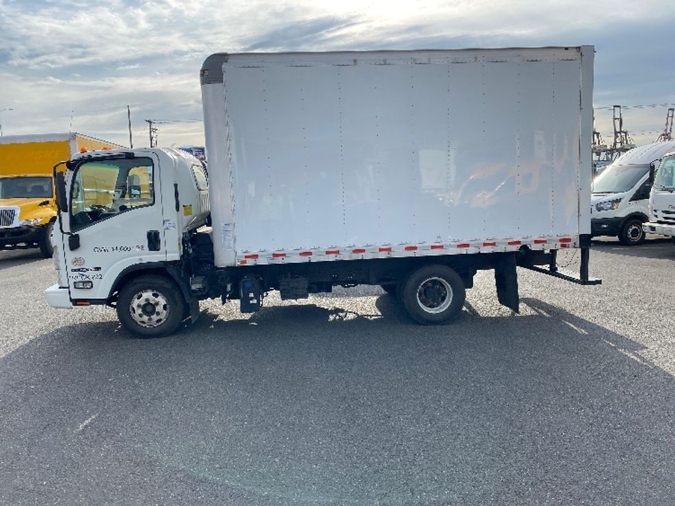Light Duty Box Truck-Light and Medium Duty Trucks-Isuzu-2019-NPR-Seattle-WA-86,537\n\t\tmiles-$ 43,250 - Image 4