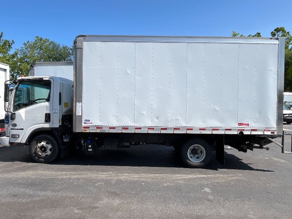 2019 Isuzu NPR photo 7