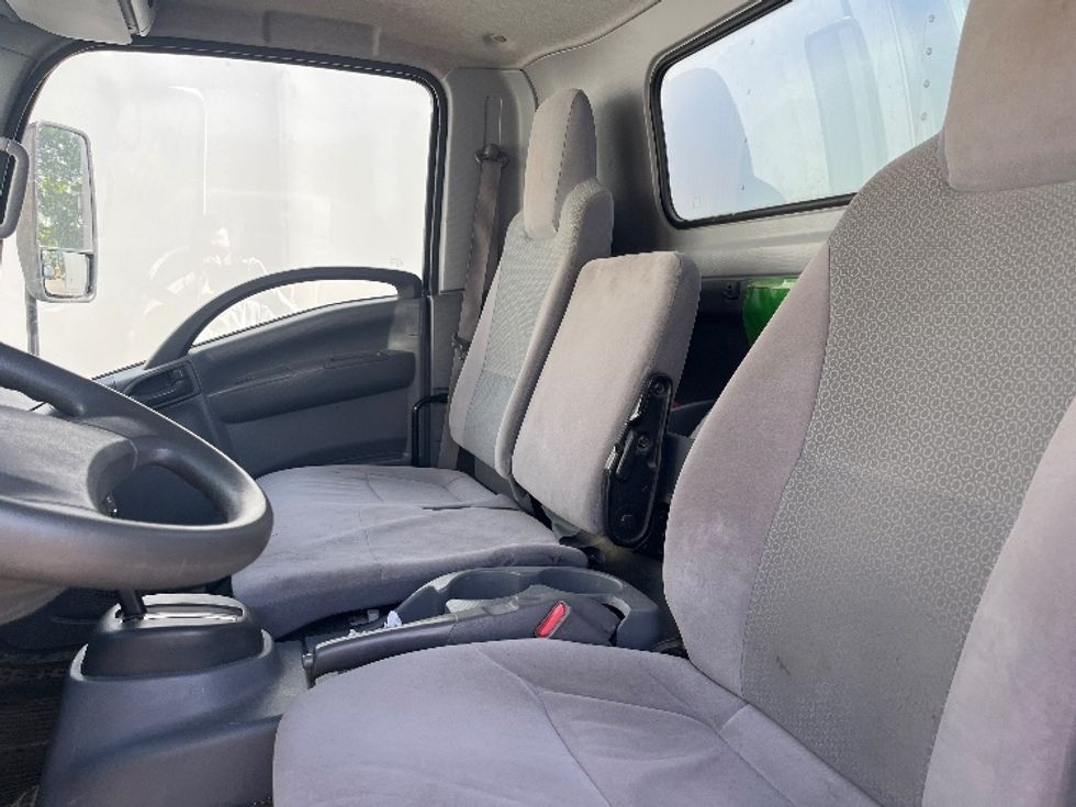 2019 Isuzu NPR photo 9