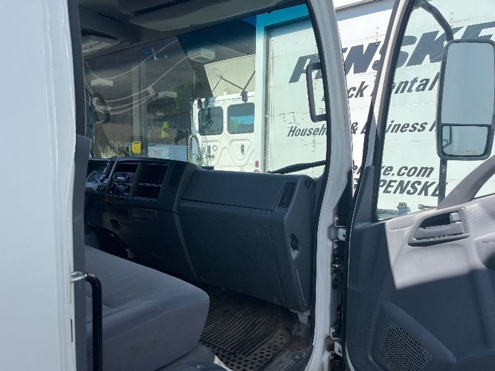 2019 Isuzu NPR photo 10
