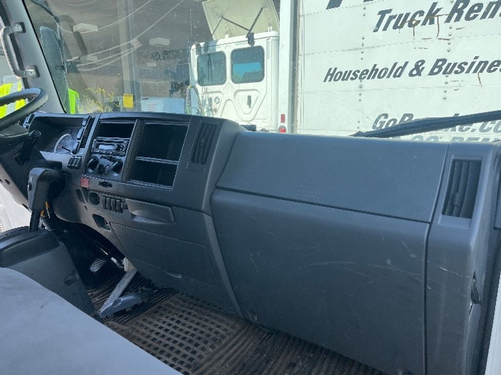 2019 Isuzu NPR photo 11