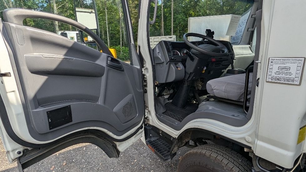 Light Duty Box Truck-Light and Medium Duty Trucks-Isuzu-2019-NPR-Suwanee-GA-127,127\n\t\tmiles-$ 38,250 - Image 16