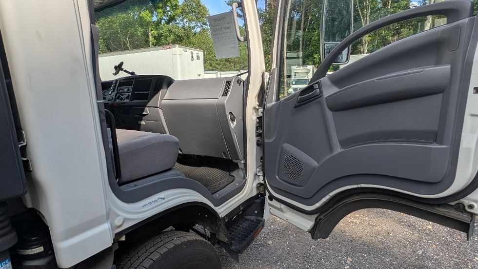 Light Duty Box Truck-Light and Medium Duty Trucks-Isuzu-2019-NPR-Suwanee-GA-127,127\n\t\tmiles-$ 38,250 - Image 20