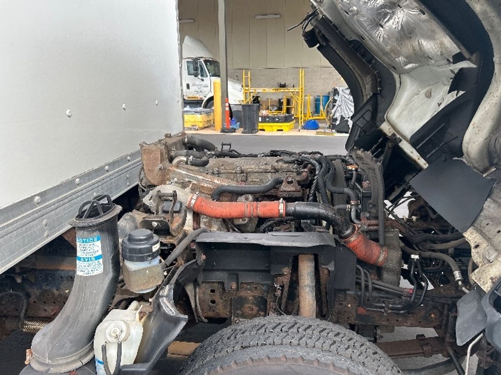 Light Duty Box Truck-Light and Medium Duty Trucks-Isuzu-2019-NPR-Torrance-CA-62,874\n\t\tmiles-$ 44,500 - Image 23