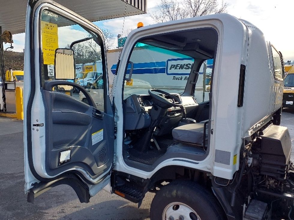 Light Duty Box Truck-Light and Medium Duty Trucks-Isuzu-2019-NPR-Tukwila-WA-139,517\n\t\tmiles-$ 37,250 - Image 15