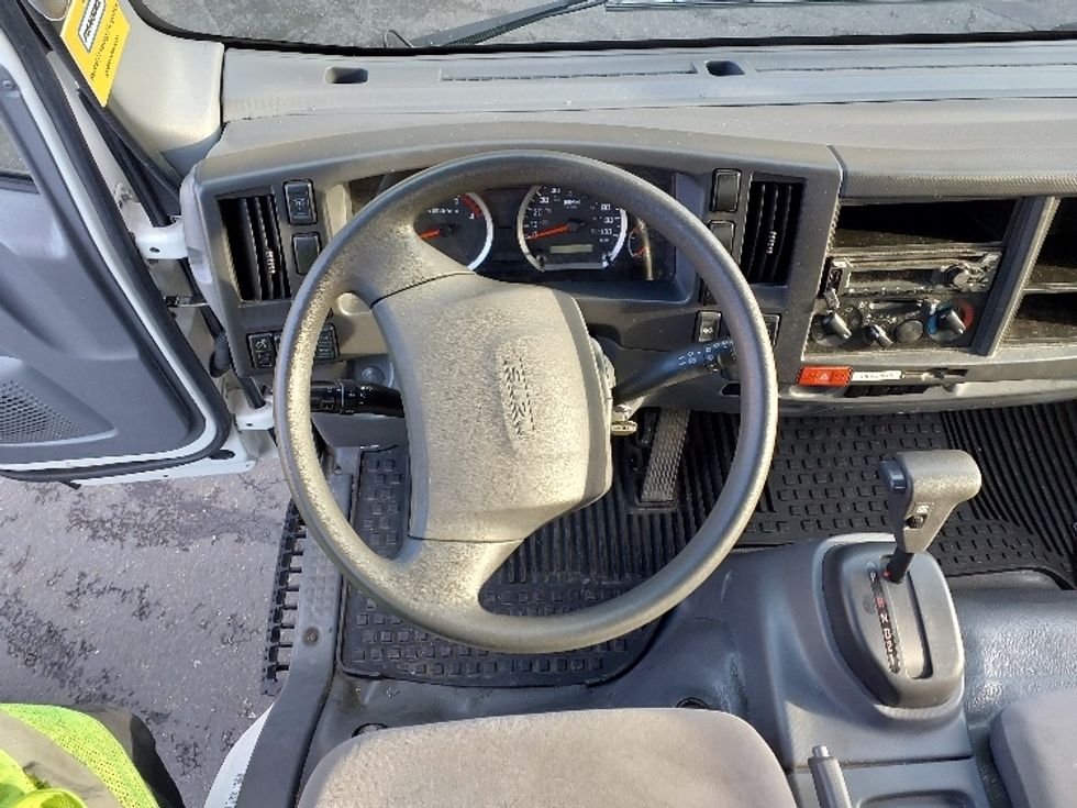 Light Duty Box Truck-Light and Medium Duty Trucks-Isuzu-2019-NPR-Tukwila-WA-139,517\n\t\tmiles-$ 37,250 - Image 17