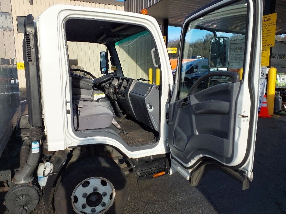 Light Duty Box Truck-Light and Medium Duty Trucks-Isuzu-2019-NPR-Tukwila-WA-139,517\n\t\tmiles-$ 37,250 - Image 19