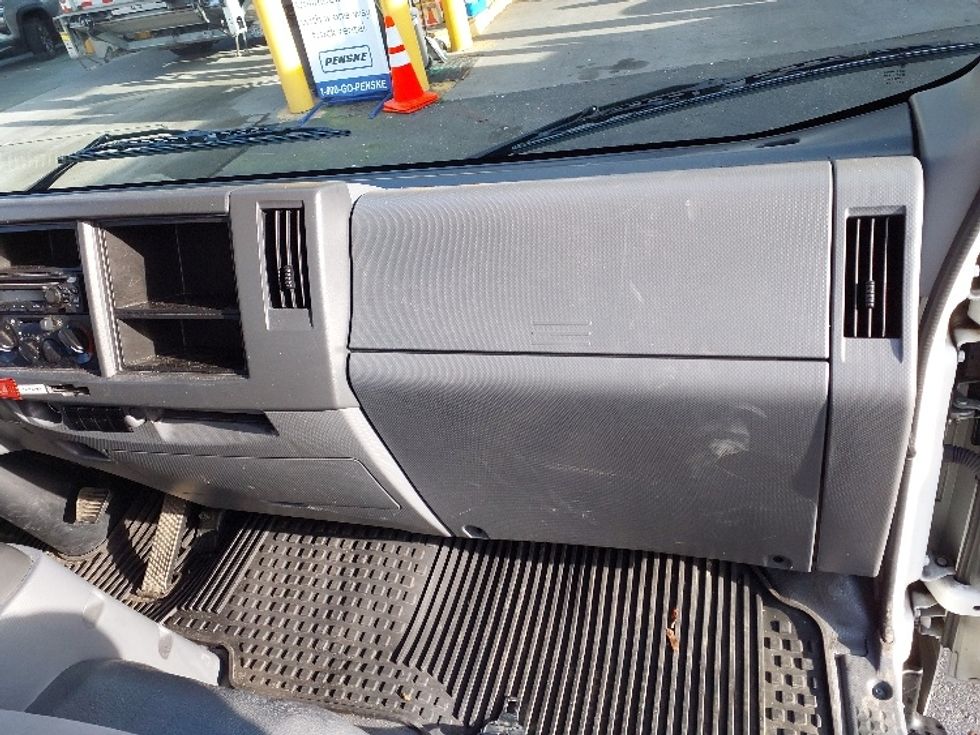 Light Duty Box Truck-Light and Medium Duty Trucks-Isuzu-2019-NPR-Tukwila-WA-139,517\n\t\tmiles-$ 37,250 - Image 20