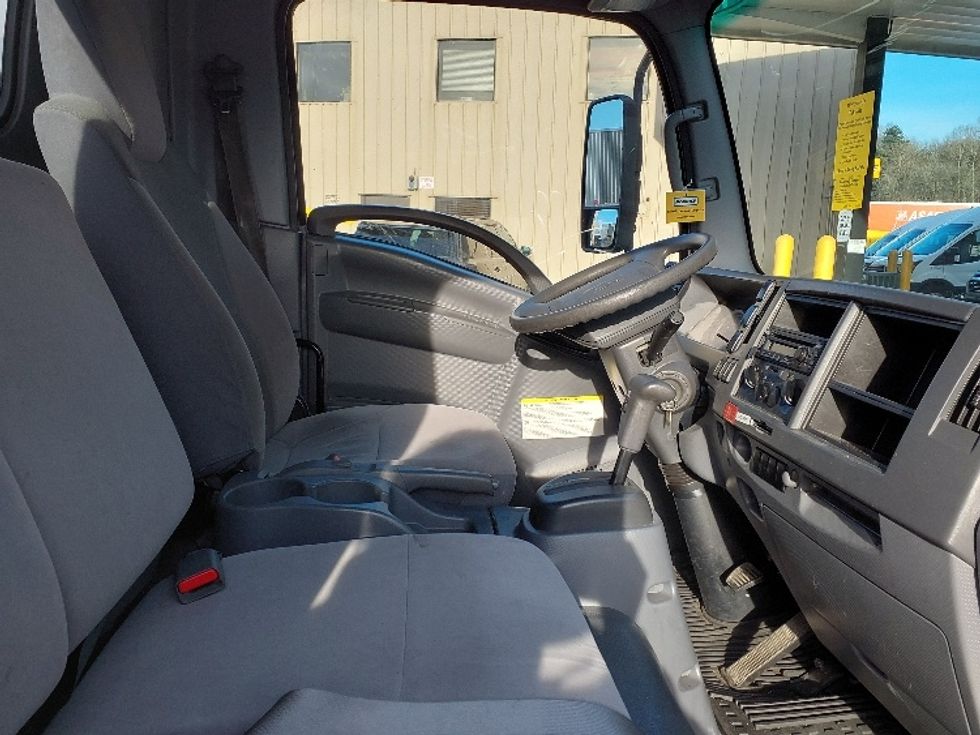 Light Duty Box Truck-Light and Medium Duty Trucks-Isuzu-2019-NPR-Tukwila-WA-139,517\n\t\tmiles-$ 37,250 - Image 21
