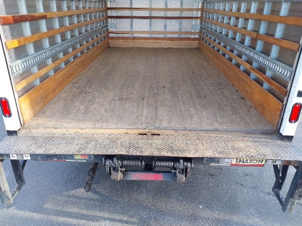 Light Duty Box Truck-Light and Medium Duty Trucks-Isuzu-2019-NPR-Tukwila-WA-139,517\n\t\tmiles-$ 37,250 - Image 9