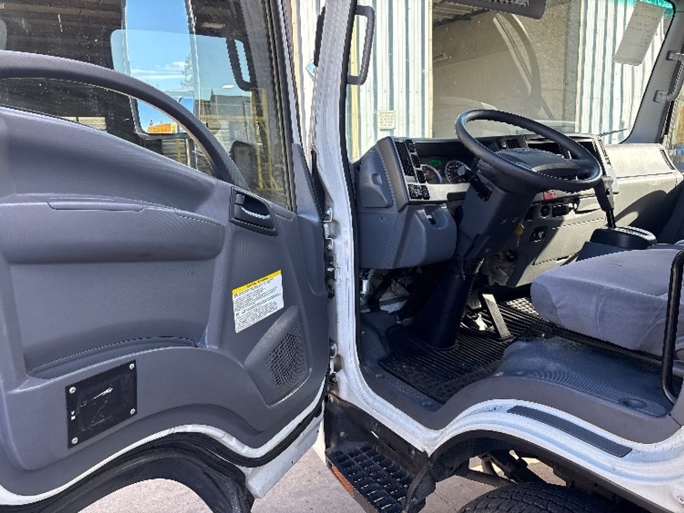 Light Duty Box Truck-Light and Medium Duty Trucks-Isuzu-2019-NPR-West Sacramento-CA-88,903\n\t\tmiles-$ 43,250 - Image 16