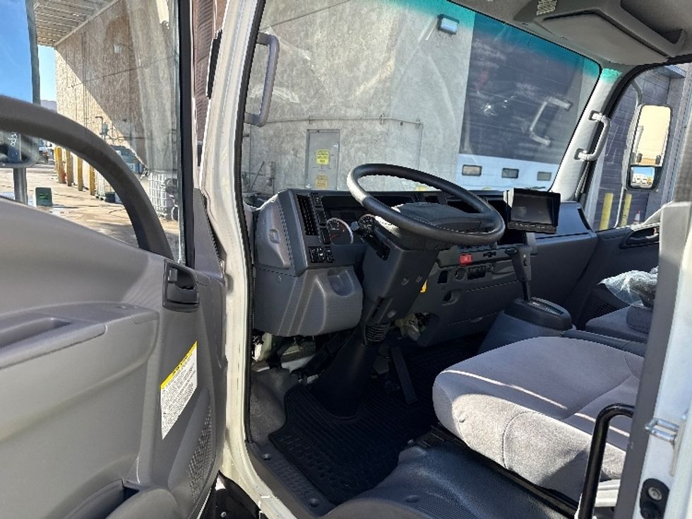 Light Duty Box Truck-Light and Medium Duty Trucks-Isuzu-2019-NPRXD-Phoenix-AZ-86,340\n\t\tmiles-$ 44,750 - Image 15
