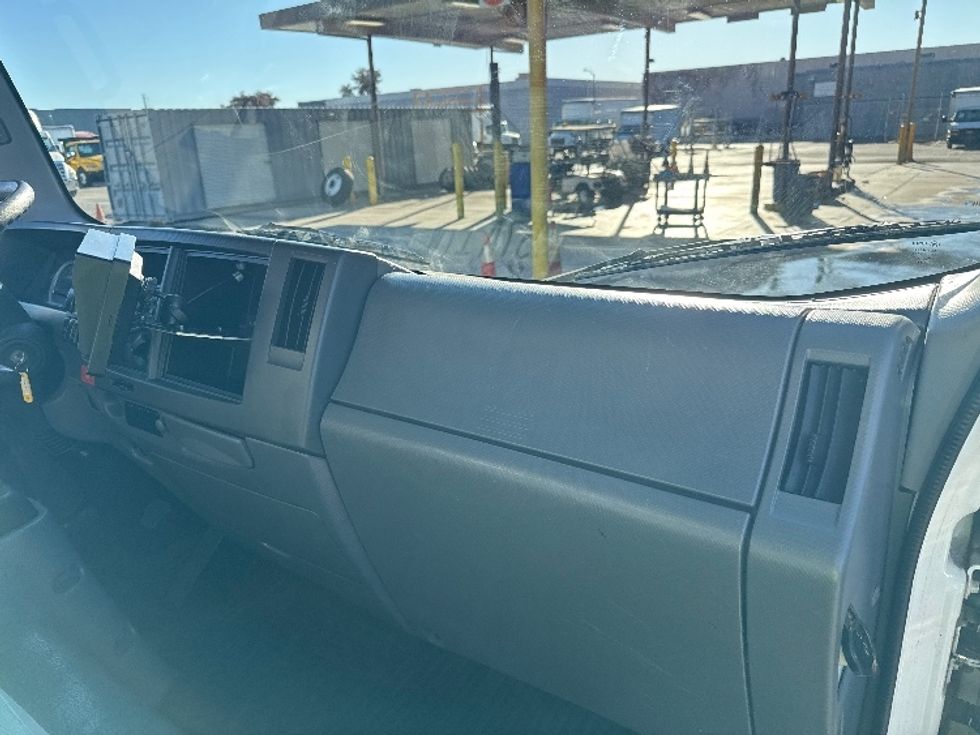 Light Duty Box Truck-Light and Medium Duty Trucks-Isuzu-2019-NPRXD-Phoenix-AZ-86,340\n\t\tmiles-$ 44,750 - Image 20