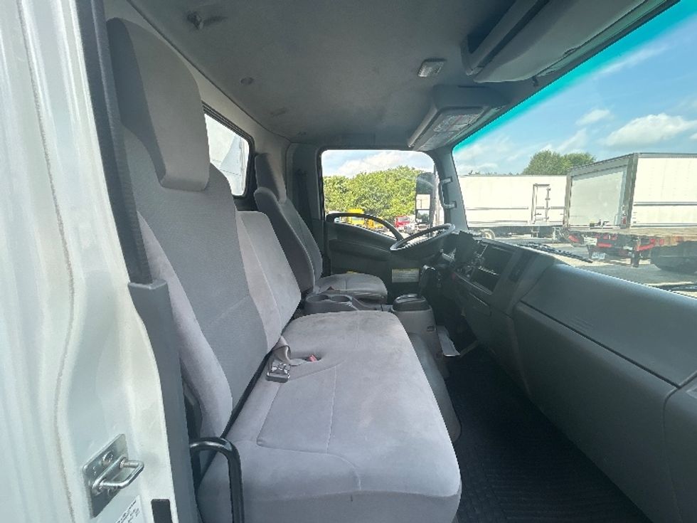 Light Duty Box Truck-Light and Medium Duty Trucks-Isuzu-2019-NPRXD-Prince George-VA-112,034\n\t\tmiles-$ 44,500 - Image 22
