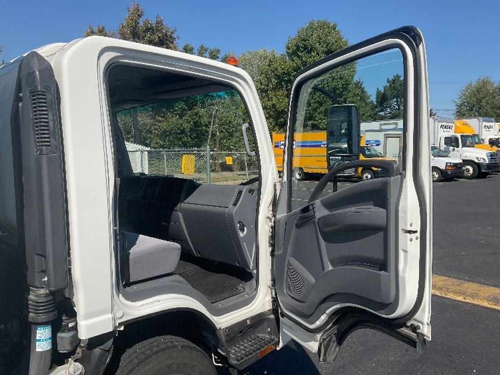 Light Duty Box Truck-Light and Medium Duty Trucks-Isuzu-2020-NPR-Akron-OH-58,893\n\t\tmiles-$ 44,250 - Image 20