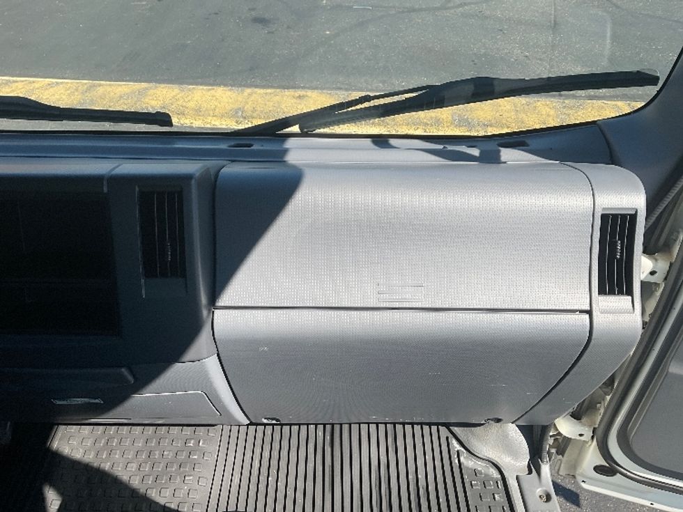 Light Duty Box Truck-Light and Medium Duty Trucks-Isuzu-2020-NPR-Akron-OH-58,893\n\t\tmiles-$ 44,250 - Image 21