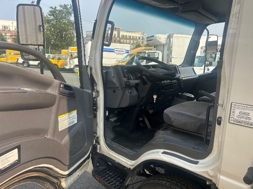 Light Duty Box Truck-Light and Medium Duty Trucks-Isuzu-2020-NPR-Alexandria-VA-167,169\n\t\tmiles-$ 30,750 - Image 15