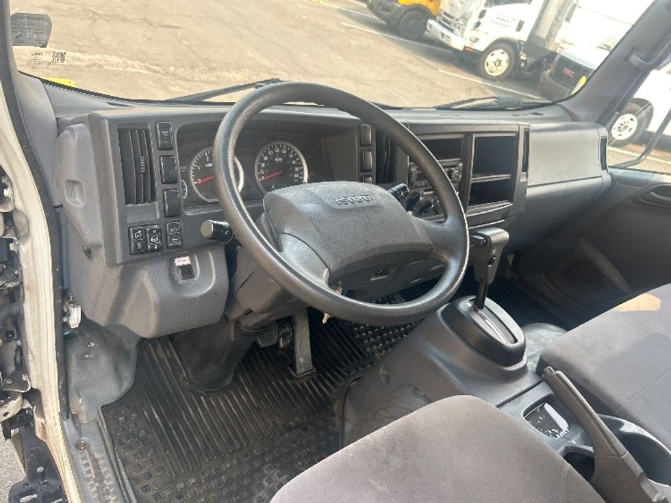 Light Duty Box Truck-Light and Medium Duty Trucks-Isuzu-2020-NPR-Alexandria-VA-167,169\n\t\tmiles-$ 30,750 - Image 16