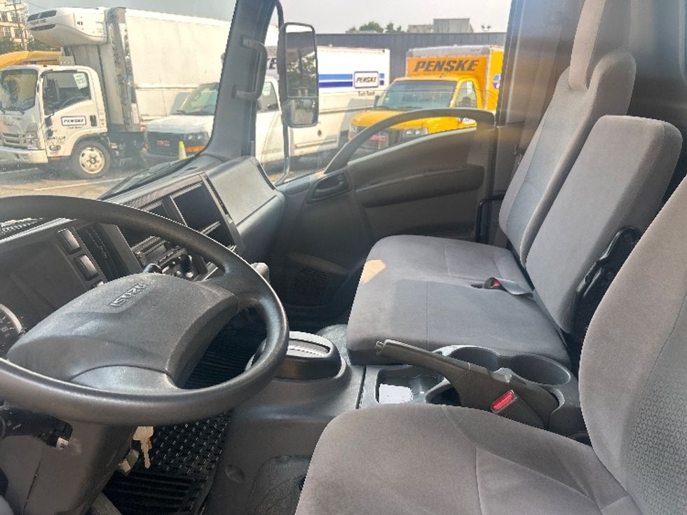 Light Duty Box Truck-Light and Medium Duty Trucks-Isuzu-2020-NPR-Alexandria-VA-167,169\n\t\tmiles-$ 30,750 - Image 18