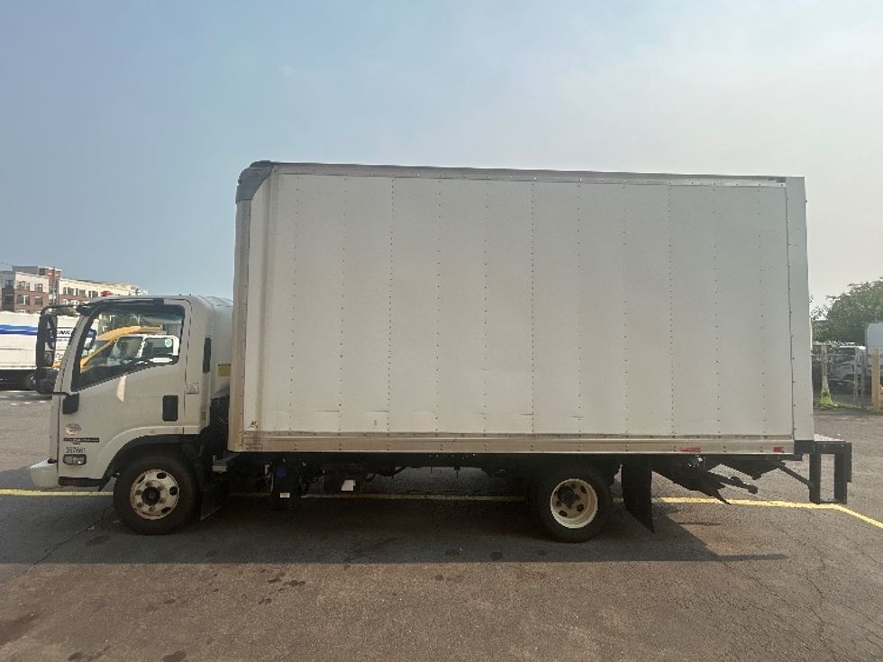 Light Duty Box Truck-Light and Medium Duty Trucks-Isuzu-2020-NPR-Alexandria-VA-167,169\n\t\tmiles-$ 30,750 - Image 4